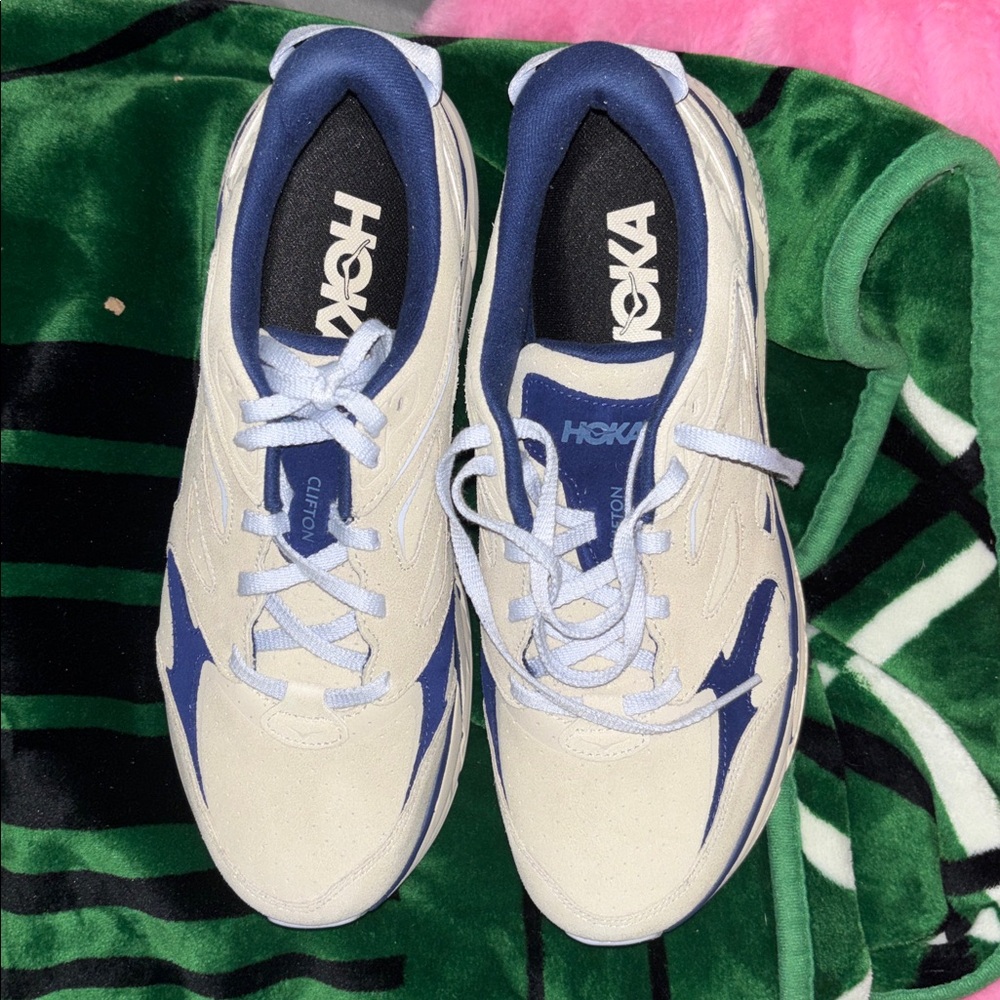 Hoka men’s  Beige and Navy Sneakers size 11 brandnew no box - Picture 3 of 5